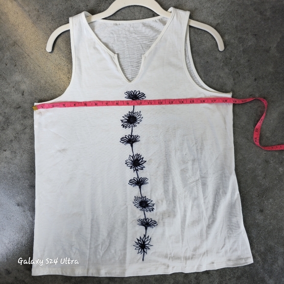 White Floral Women's Top - Picture 3 of 8